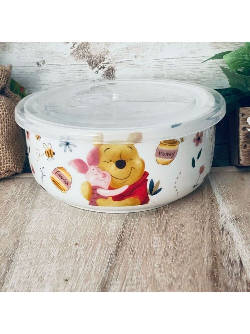 NWT Adorable Disney Winnie the Pooh Ceramic White w/ Vented Lid Food container
